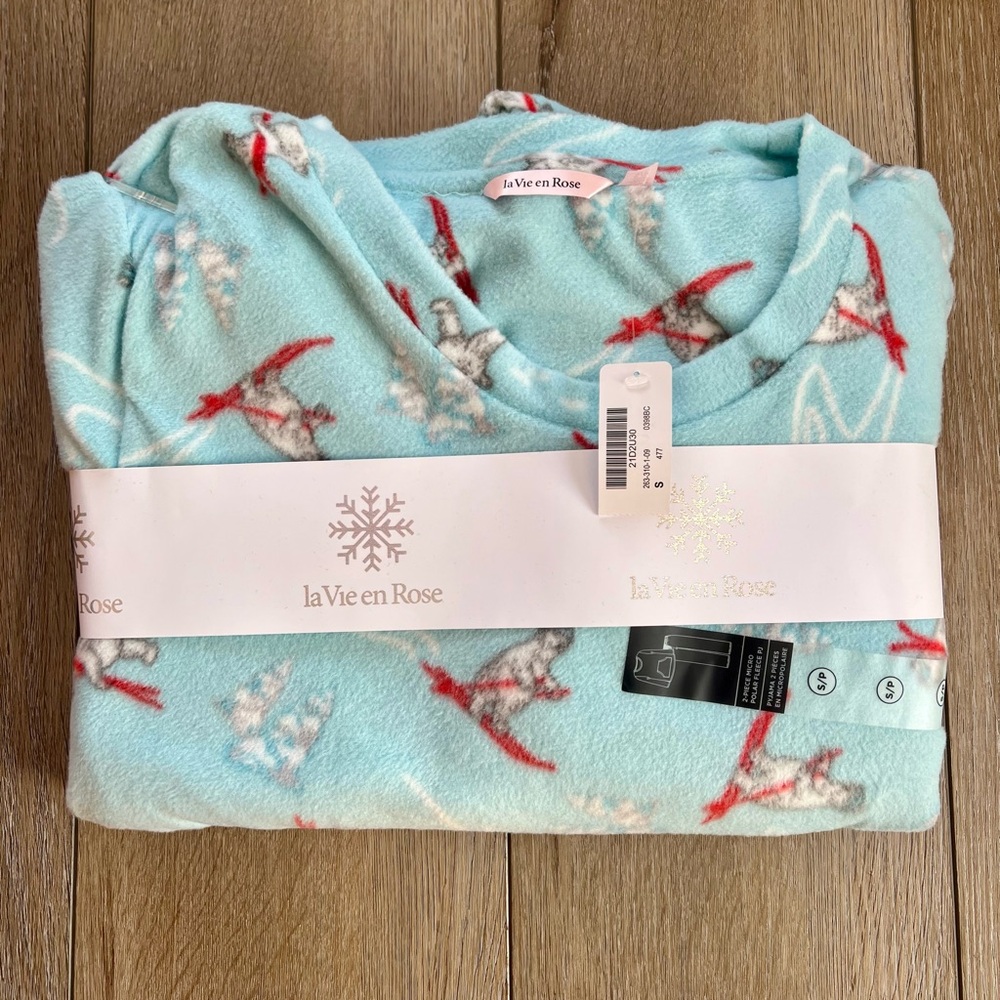 La Vie En Rose Light Blue Pajama Set with Red and White polar bears skiing